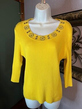 R.Q.T Yellow Ribbed Stretch Sweater With Metal Trim Sz XL